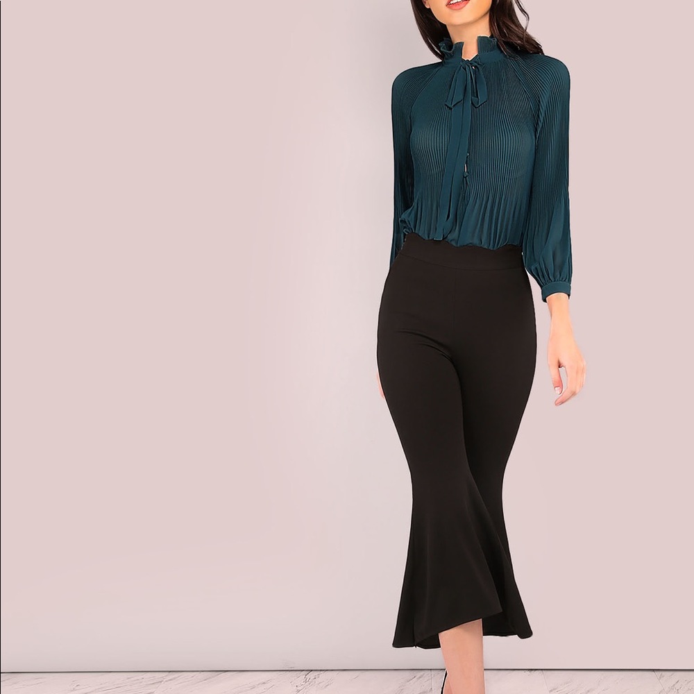 🆕chiffon bodysuit w/pleats & tie neck - Picture 4 of 8